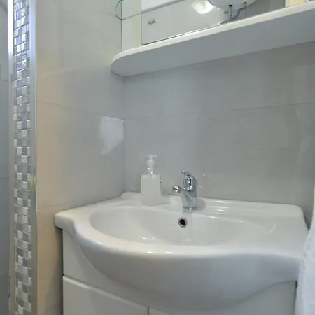 Orange 167 Novigrad Istria