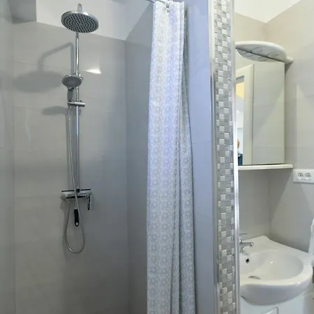 Orange 167 * Novigrad Istria