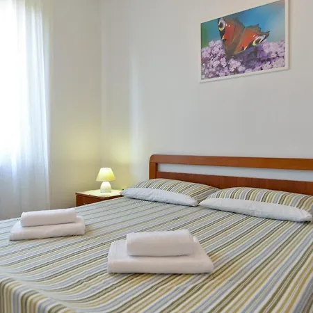 Orange 167 Novigrad Istria