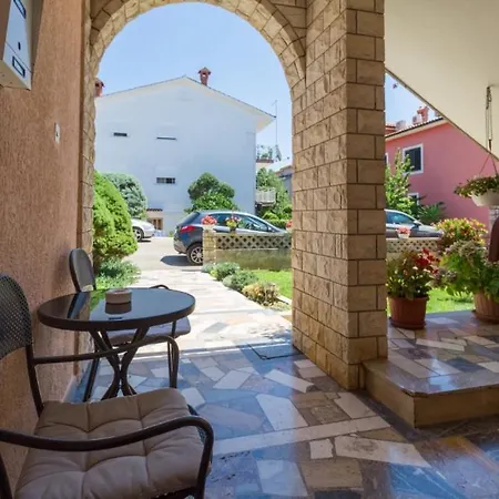 Orange 167 * Novigrad Istria