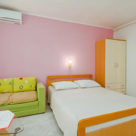 Orange 167 Novigrad Istria