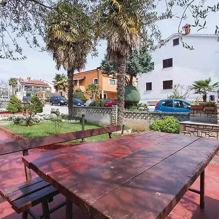Orange 167 * Novigrad Istria