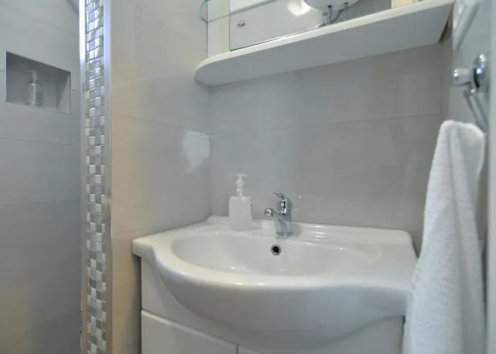 Orange 167 Novigrad Istria