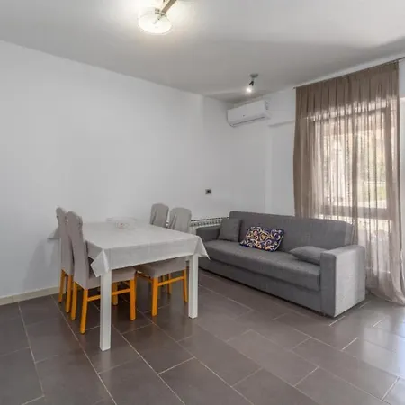Orange 167 Apartment *