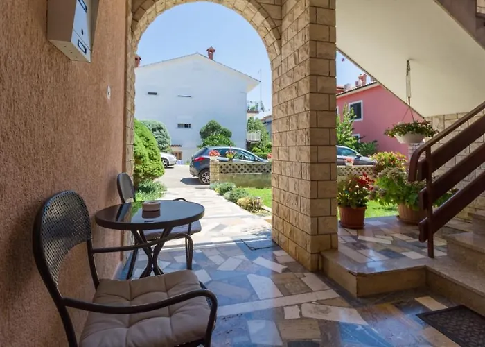 Orange 167 * Novigrad Istria