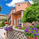 Apartment Orange 167 Novigrad (Istria)