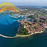 Orange 167 * Novigrad (Istria)