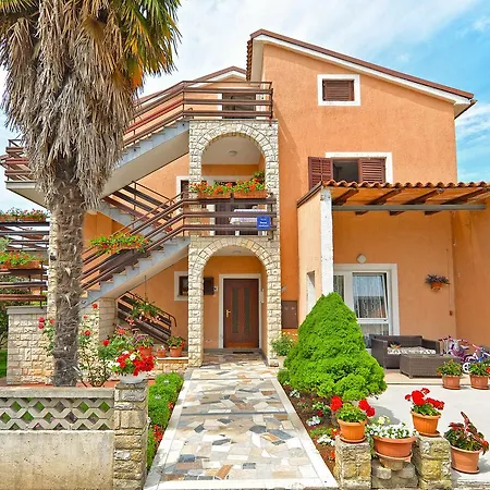 Orange 167 Novigrad Istria