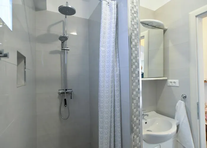 Orange 167 * Novigrad Istria